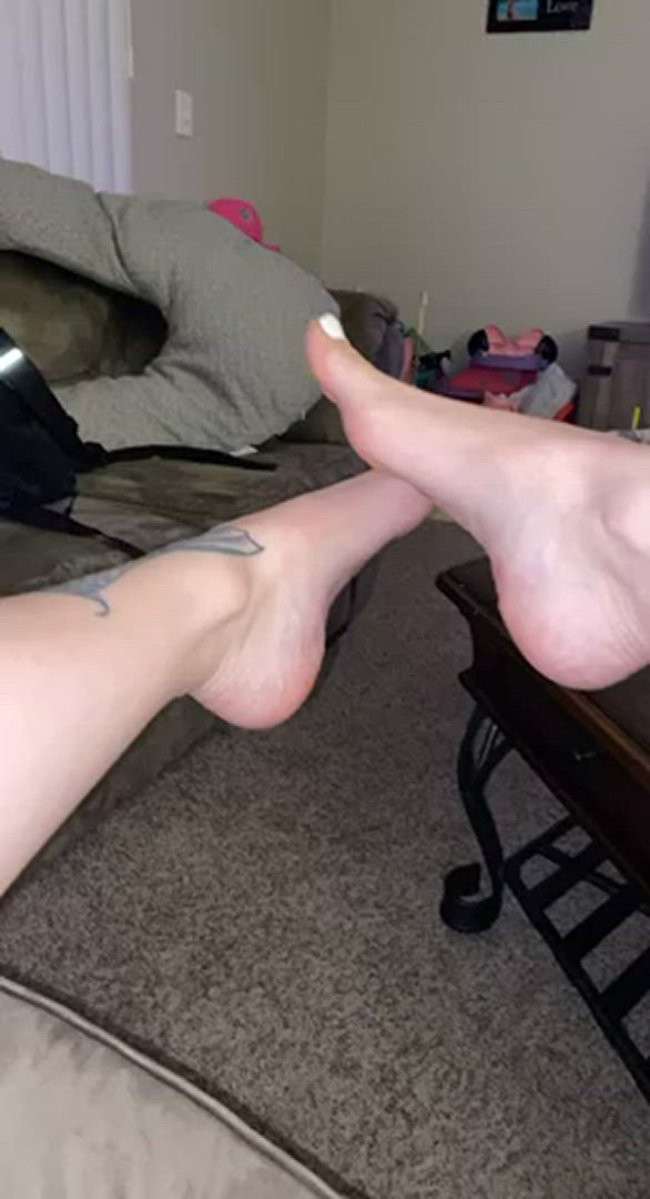Feet porn video with onlyfans model  <strong>@elsababy03</strong>