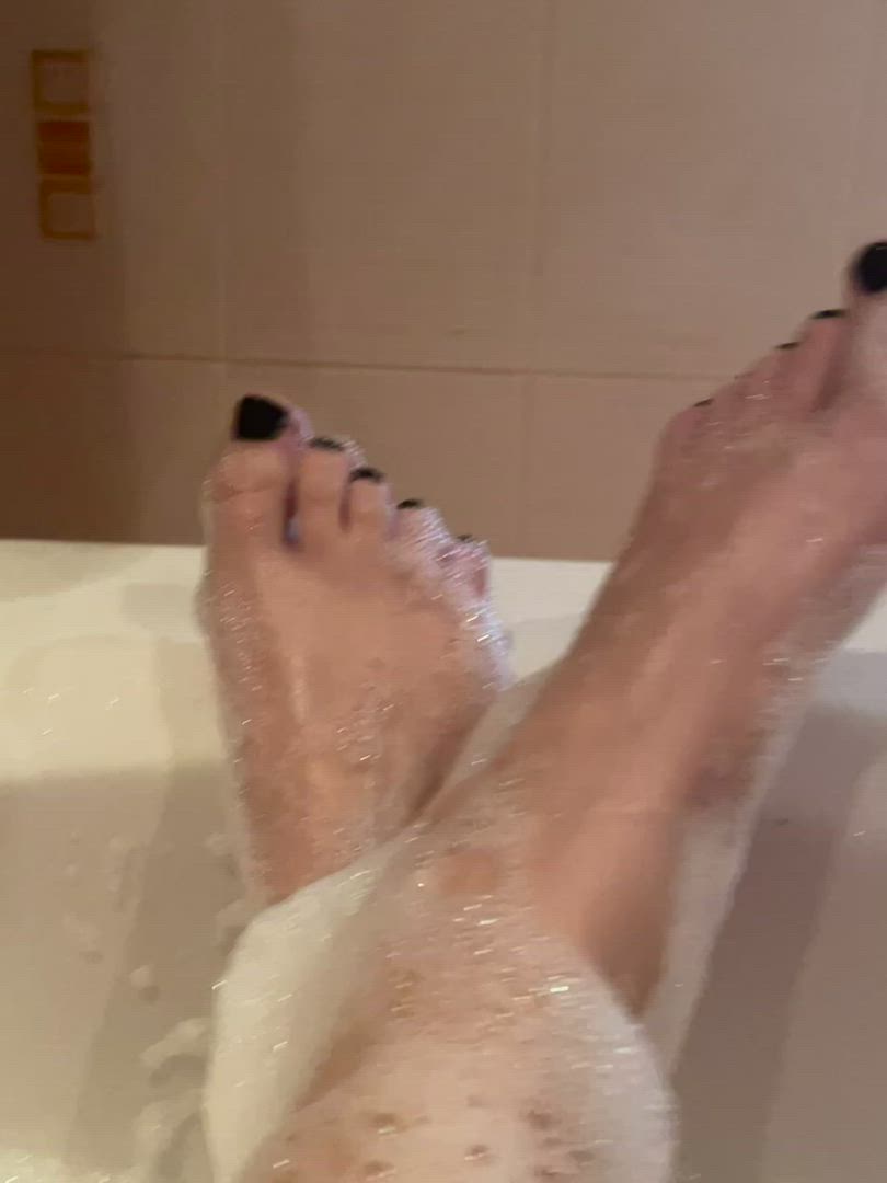 Bathtub porn video with onlyfans model hlaholnicek <strong>@hlaholnicekfree</strong>