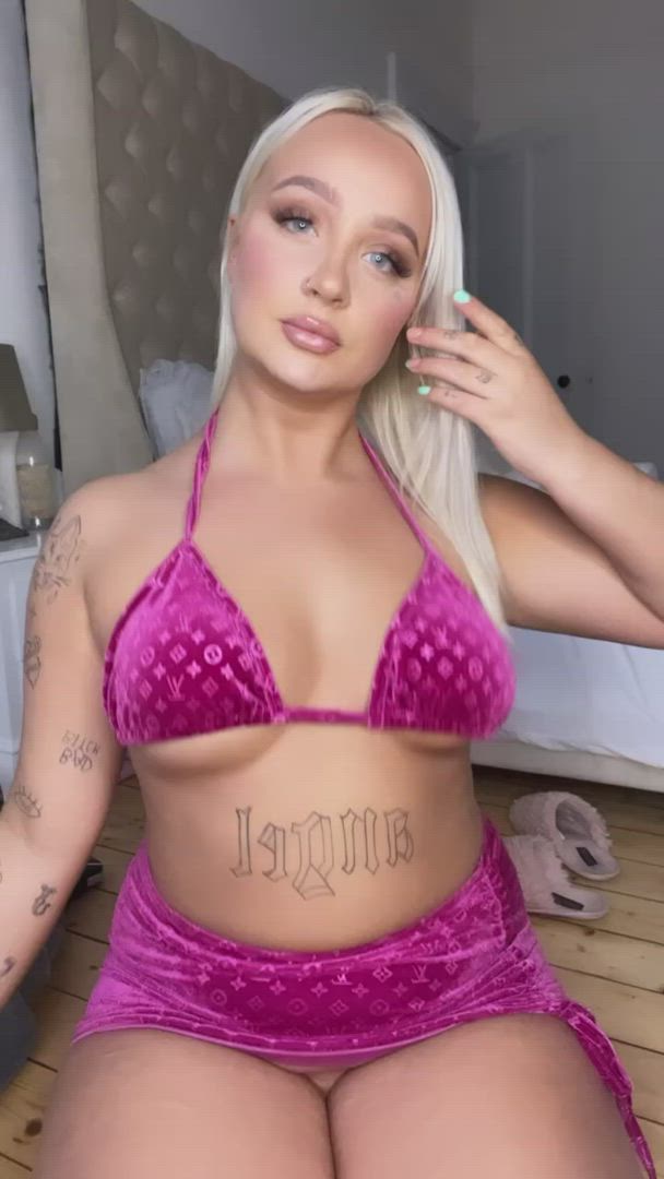 Bouncing Tits porn video with onlyfans model LeilaLovesss <strong>@leilalovesss</strong>