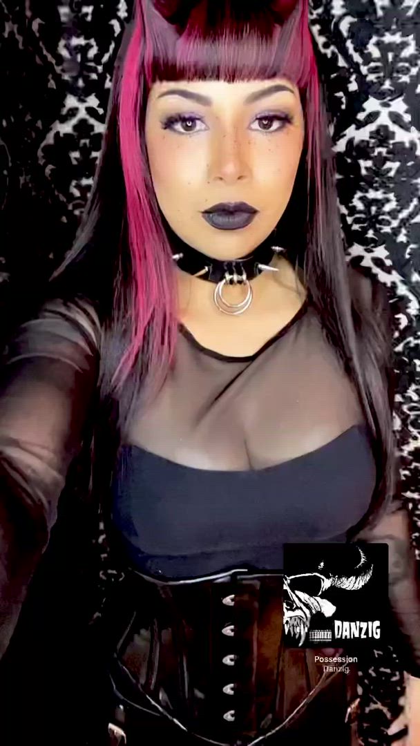 Goth porn video with onlyfans model Lunatone666 <strong>@lunatone666</strong>