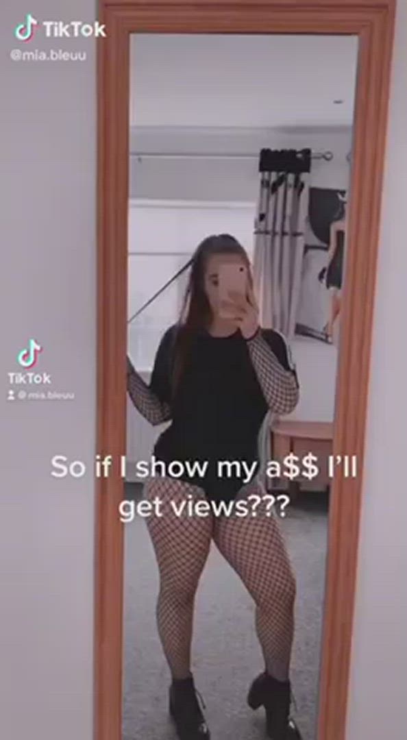 TikTok porn video with onlyfans model MiaBleuu <strong>@miableuu</strong>