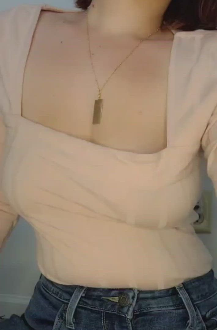 Boobs porn video with onlyfans model  <strong>@ohhliviass</strong>