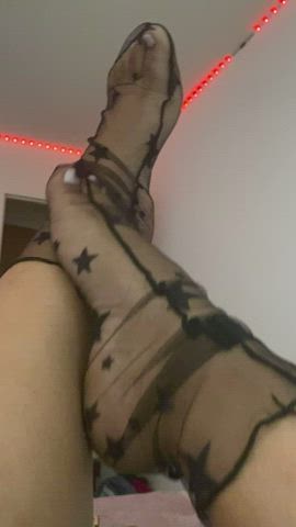 Feet porn video with onlyfans model Shortythickemzz <strong>@shortythickemzz</strong>