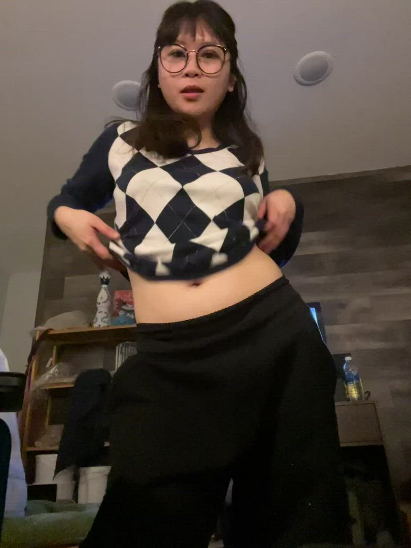 Amateur porn video with onlyfans model Pea 🌸 <strong>@botwife</strong>