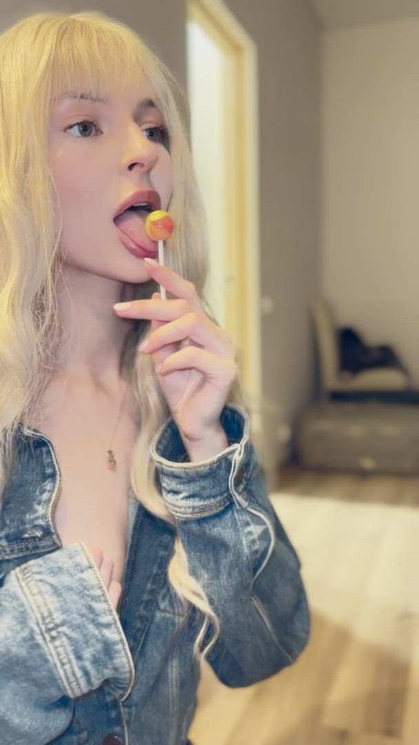 Blonde porn video with onlyfans model Perla <strong>@perlakairyte</strong>