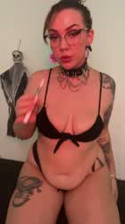 MILF porn video with onlyfans model Rae <strong>@spoopyghoul</strong>