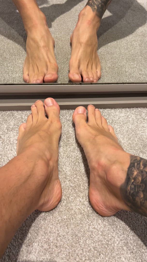 Feet porn video with onlyfans model roccoxxx <strong>@roccoveneziani</strong>