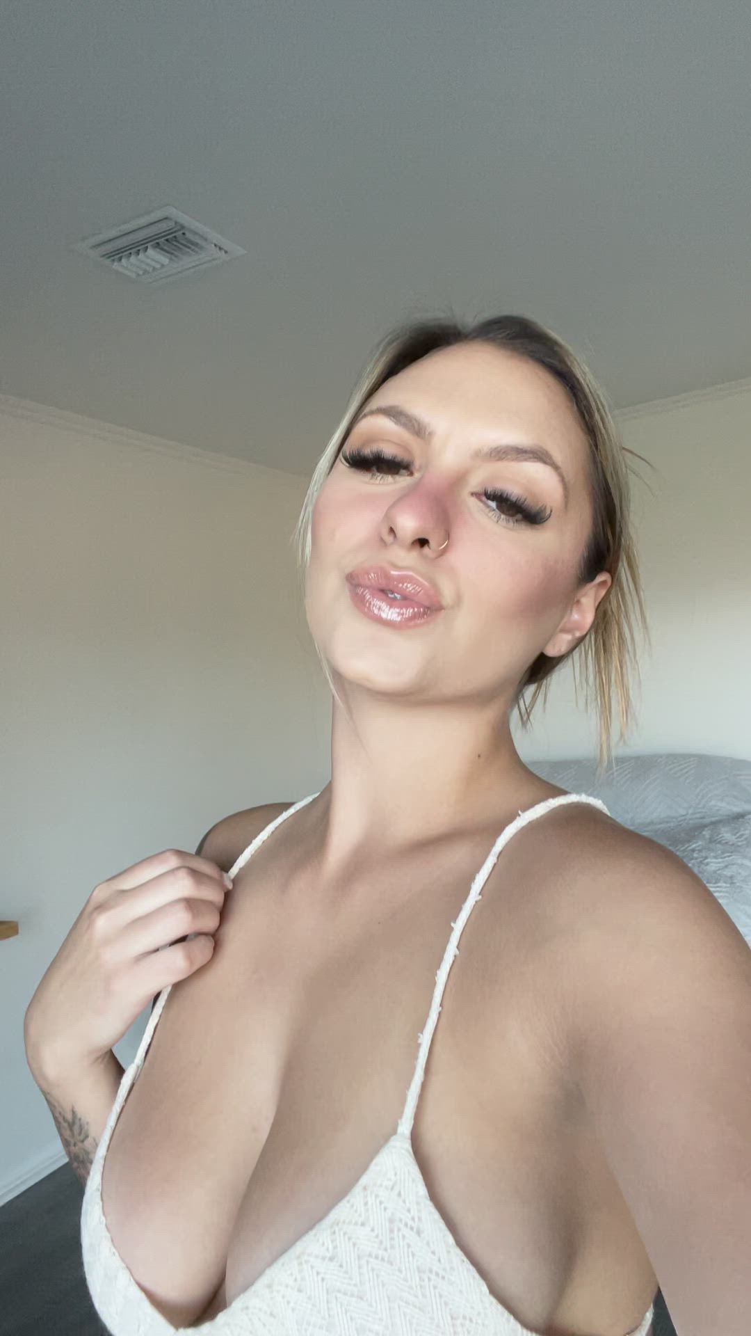 Big Tits porn video with onlyfans model Rose <strong>@gypsyrose137</strong>