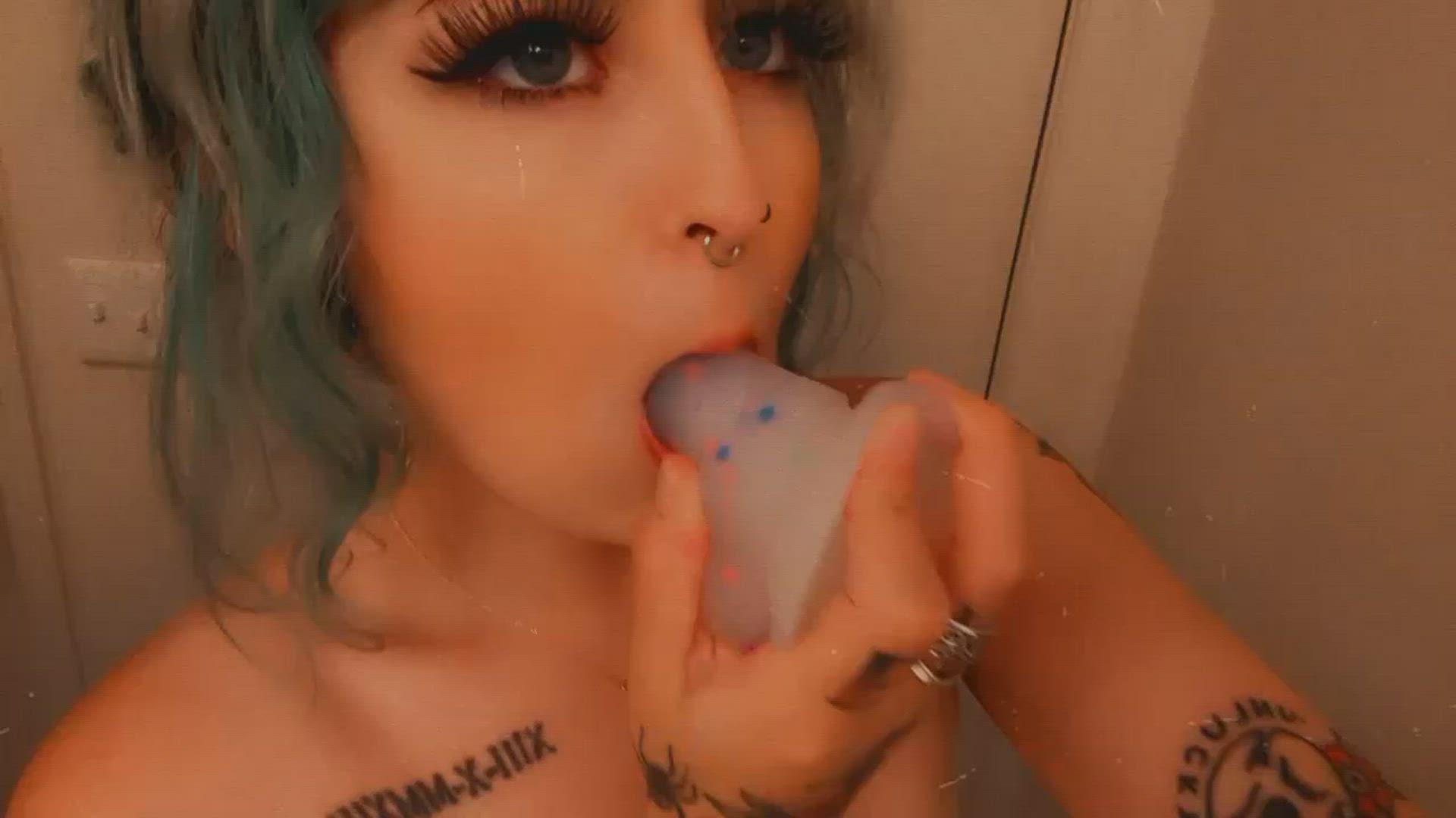 Solo porn video with onlyfans model Sabrina <strong>@littlekittenn</strong>