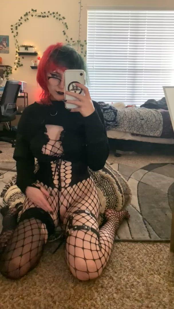 Goth porn video with onlyfans model sadcthulu <strong>@sadcthulu666</strong>