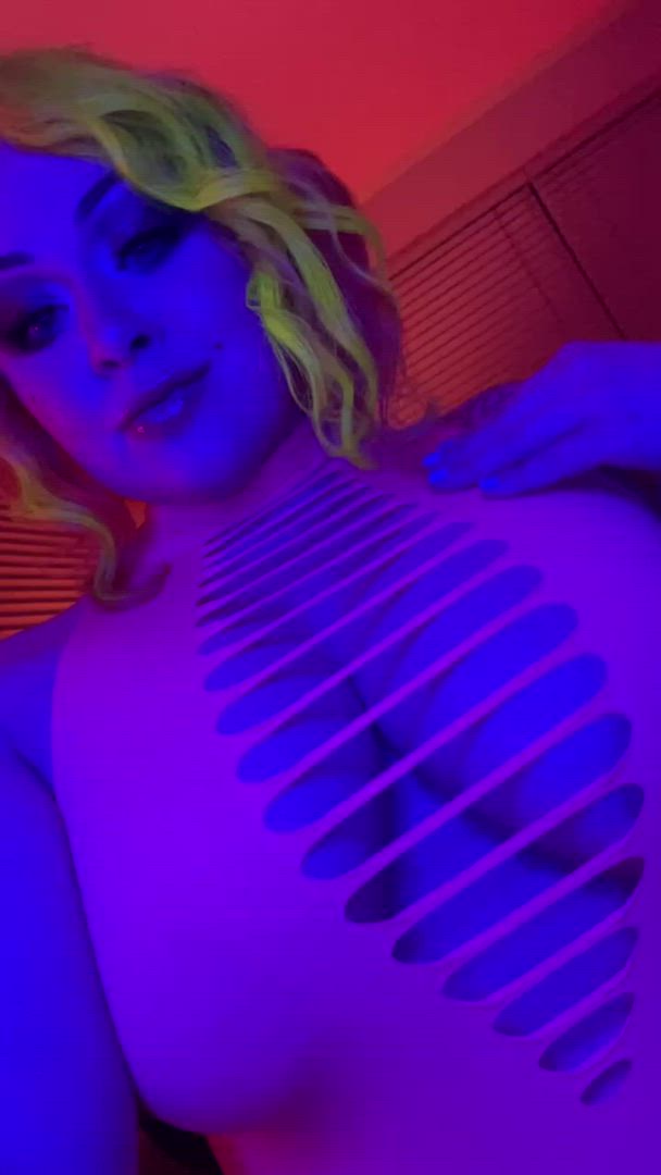 Alt porn video with onlyfans model Sarah Sierra <strong>@goddessnw</strong>