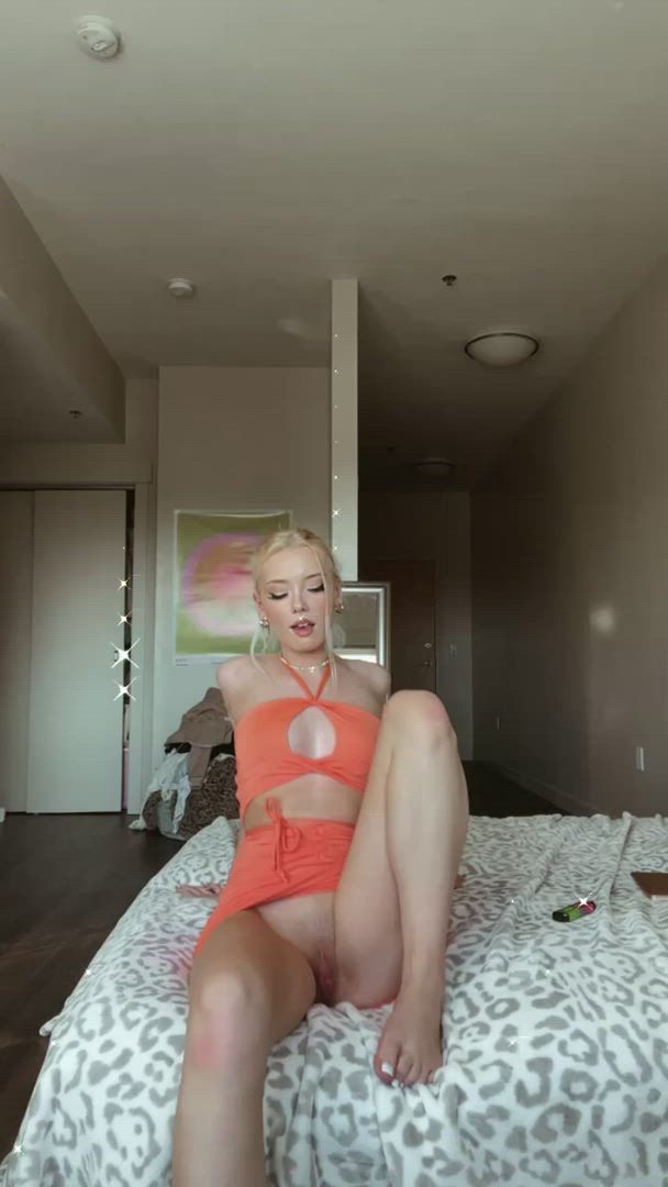 Caption porn video with onlyfans model sluwwt <strong>@autumnnstarr</strong>