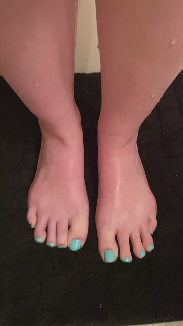 Feet porn video with onlyfans model stellashowsfeet <strong>@stellaganja</strong>