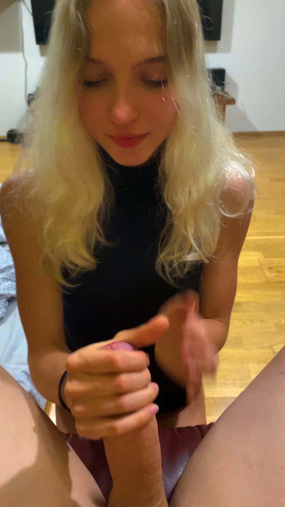 Teen porn video with onlyfans model sweetblueeyes <strong>@sweetbluez</strong>