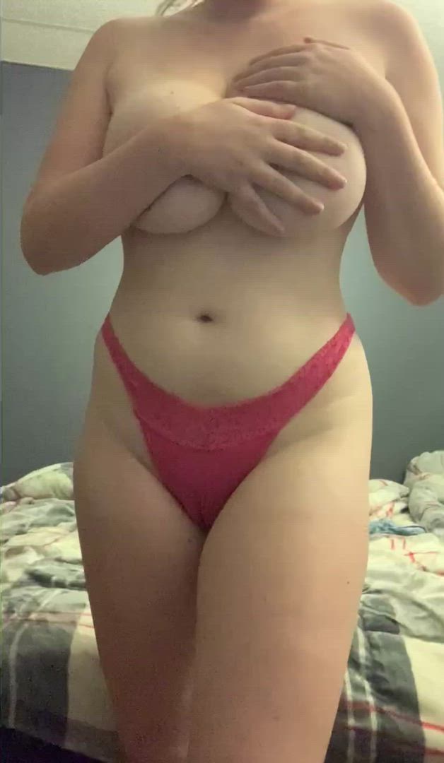 Big Tits porn video with onlyfans model Taylor <strong>@itstay</strong>