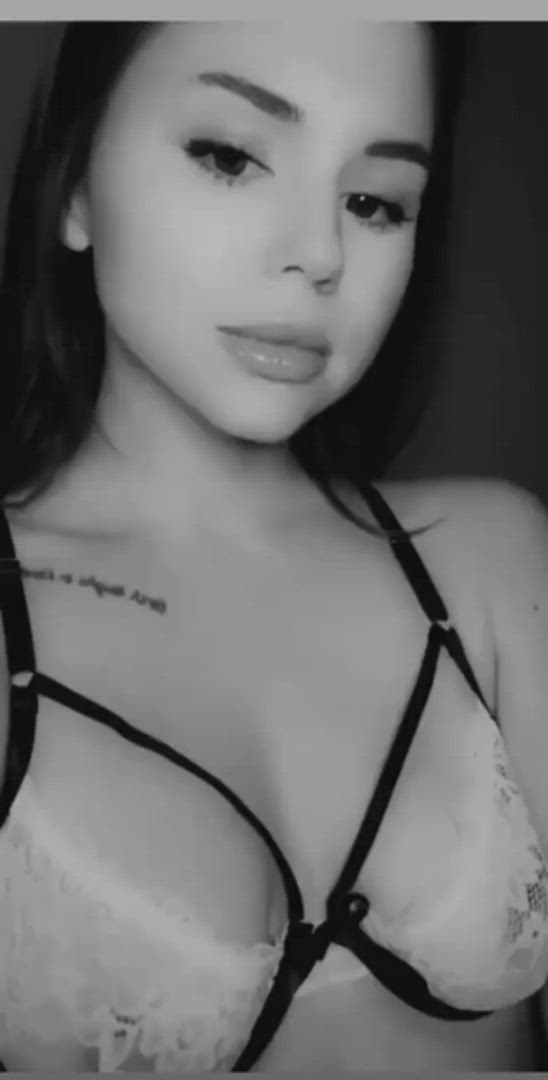 Braless porn video with onlyfans model TradeSecrets <strong>@trade.secrets</strong>
