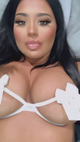Erect Nipples porn video with onlyfans model Valentina Maria <strong>@valentinamariaa</strong>