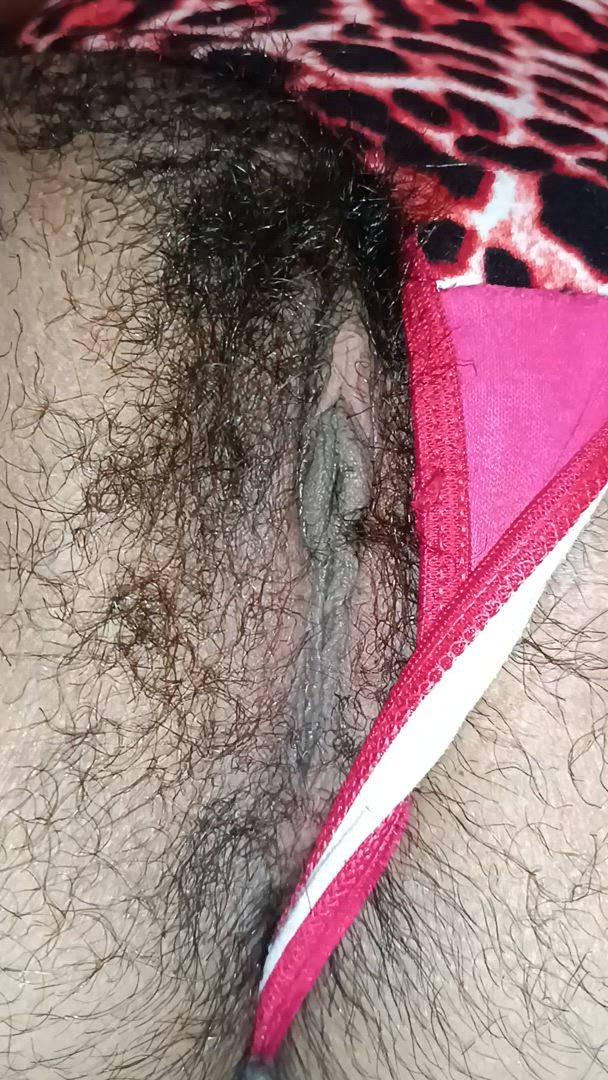 Hairy Pussy porn video with onlyfans model VanesaNudes <strong>@vanesa_nudes</strong>