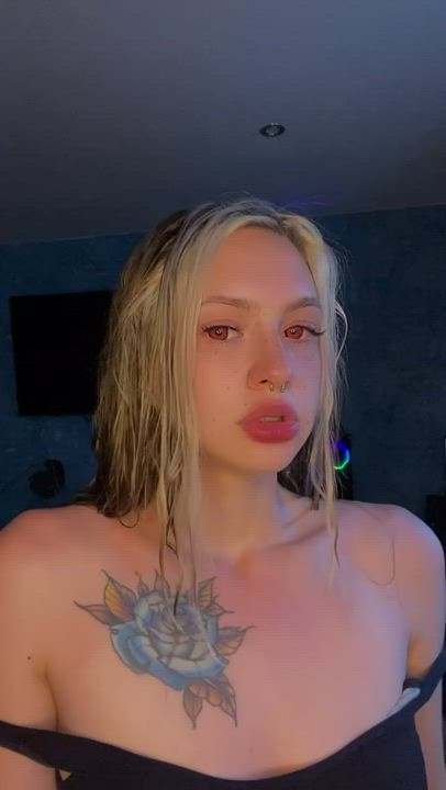 Amateur porn video with onlyfans model Vi Gray <strong>@vii_queen</strong>