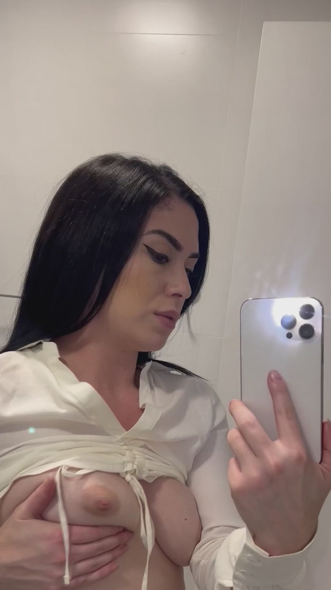 Tits porn video with onlyfans model vivimatos <strong>@matosvivi</strong>