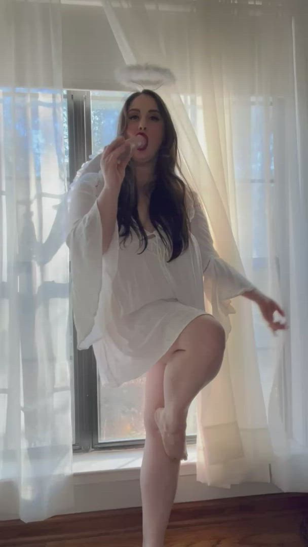 Angel porn video with onlyfans model wineandredlips <strong>@laurenandherlipsvip</strong>