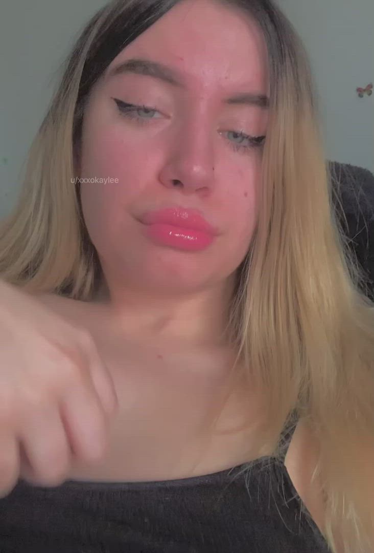 Cute porn video with onlyfans model xoxxkaylee <strong>@molliecakexo</strong>
