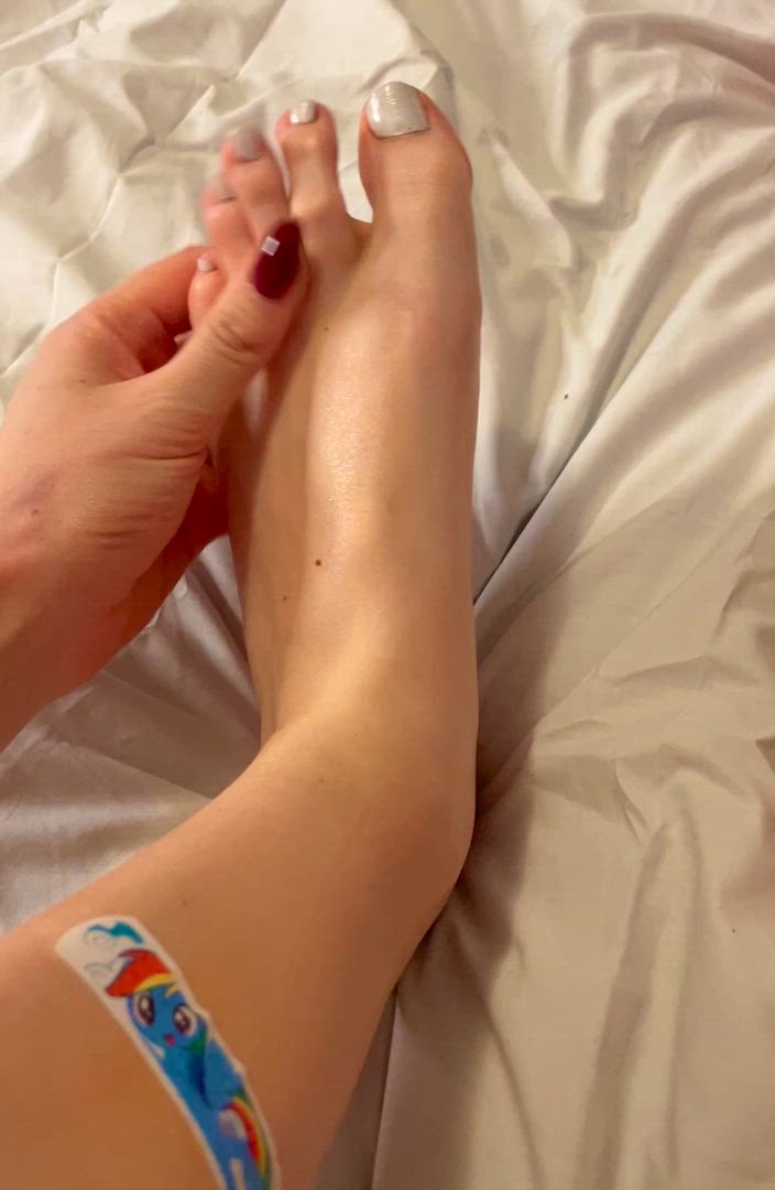Feet porn video with onlyfans model deathfromx <strong>@deathfromx</strong>