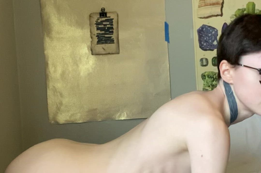 Amateur porn video with onlyfans model Quill <strong>@jesuisquill</strong>