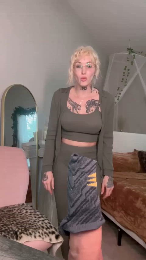 Blonde porn video with onlyfans model tootwistedtaboo <strong>@tootwistedtaboo</strong>
