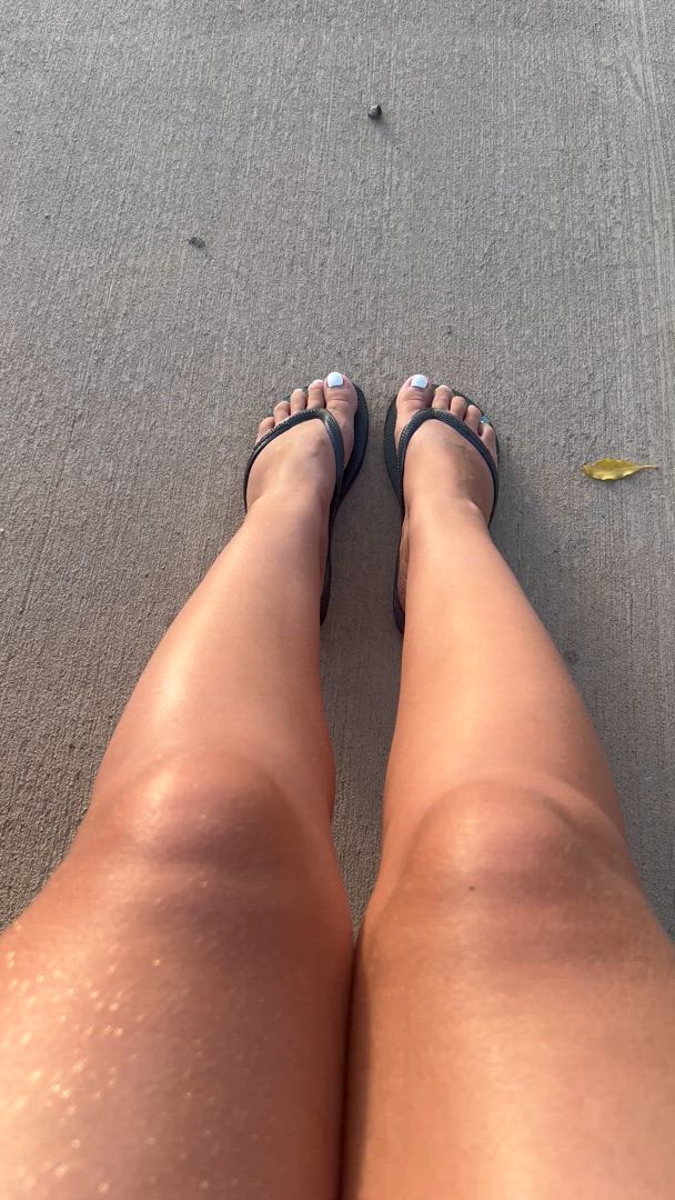 Feet porn video with onlyfans model scientisthotwife <strong>@doctor_hotwife_premium</strong>