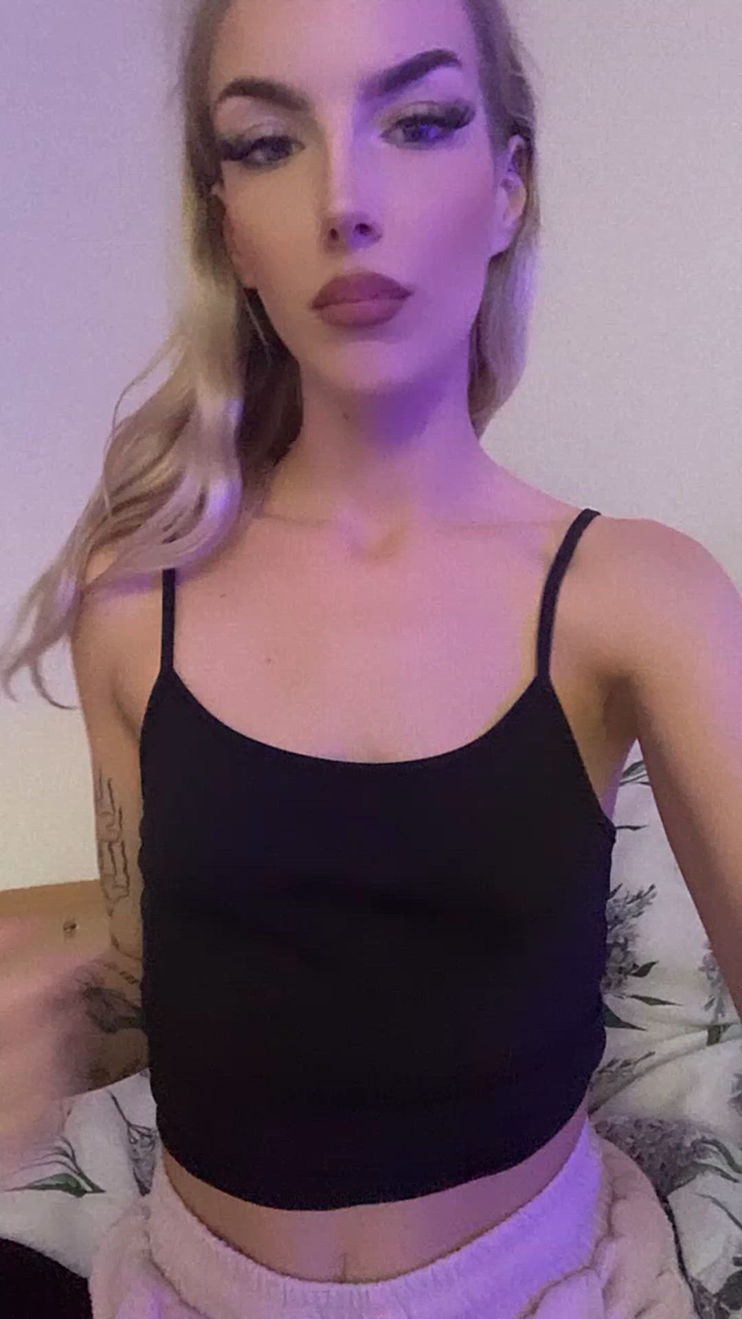 Amateur porn video with onlyfans model meowxbarbie <strong>@petite.barbie</strong>