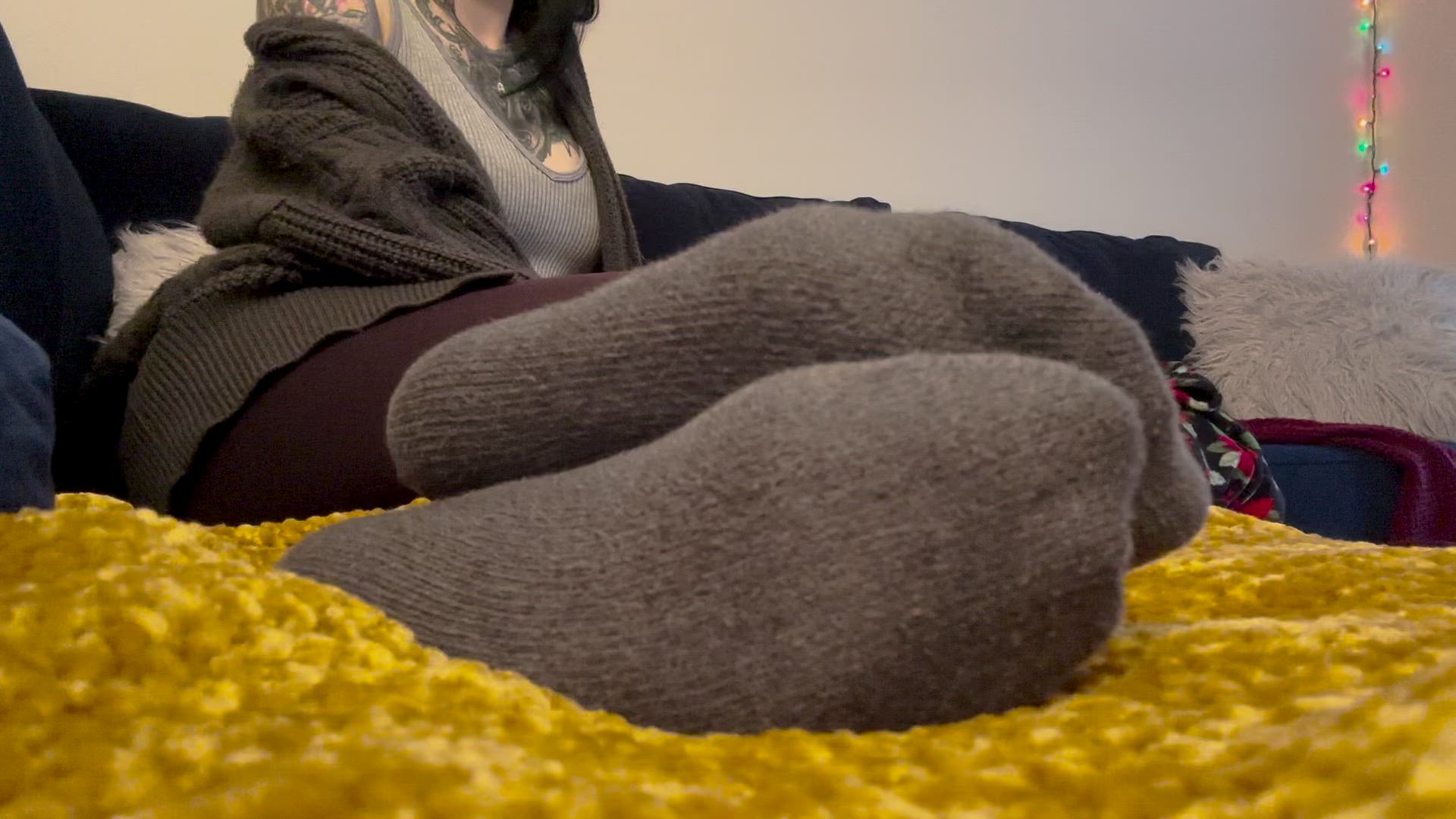 Feet porn video with onlyfans model feraltrashh <strong>@feraltrashh</strong>