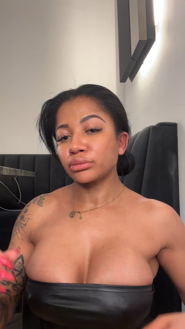 Big Tits porn video with onlyfans model ebonyfetishqueen <strong>@kikiluxepremium</strong>