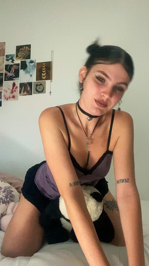 Teen porn video with onlyfans model xxkhxloee <strong>@kxhlo3</strong>