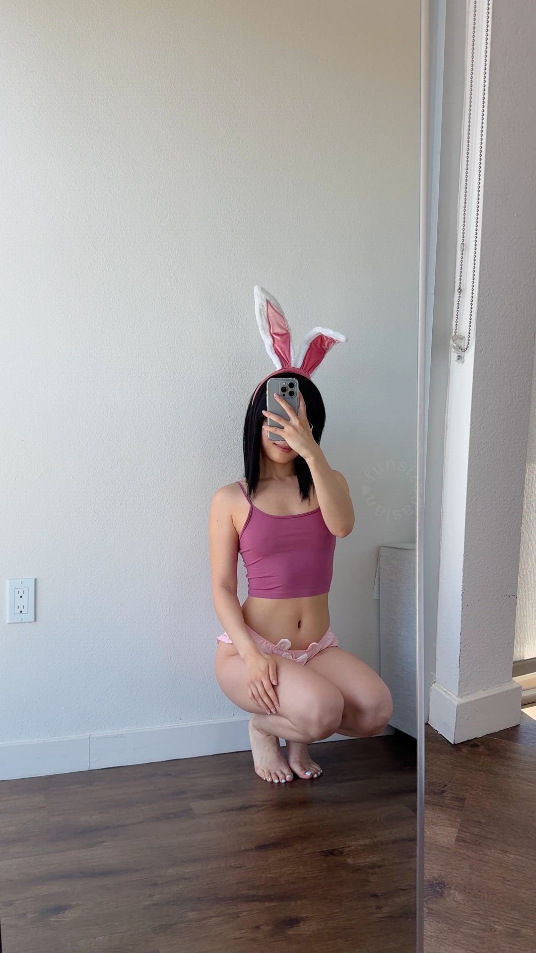 Amateur porn video with onlyfans model Ari <strong>@funsizedasian</strong>