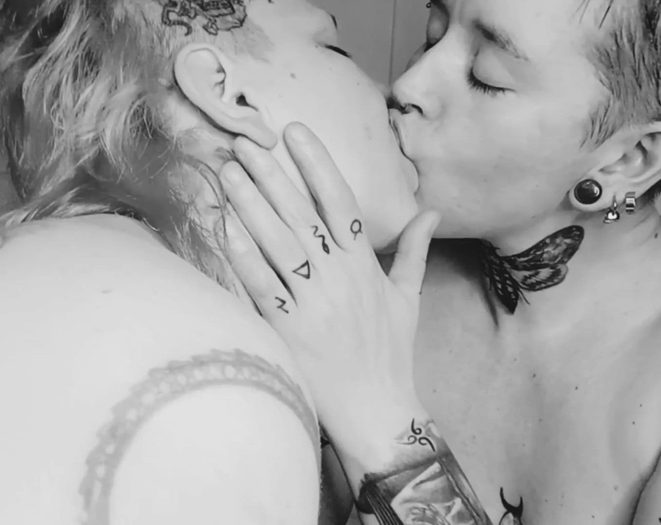 Lesbian porn video with onlyfans model Bunny bitchcraft <strong>@kisakumiss</strong>