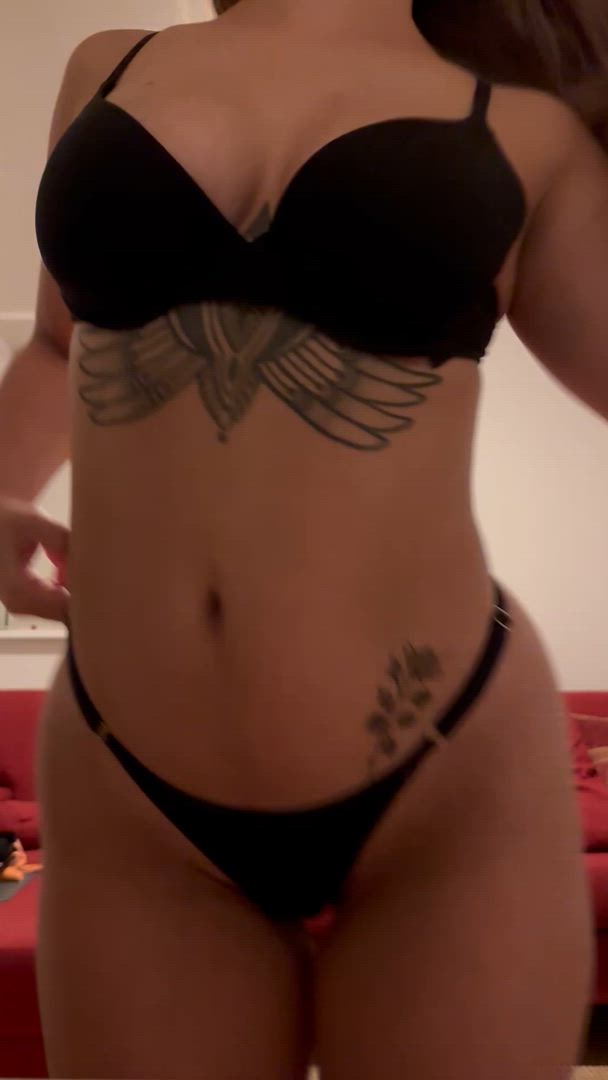 Big Tits porn video with onlyfans model vickqueen <strong>@vqueendolls</strong>