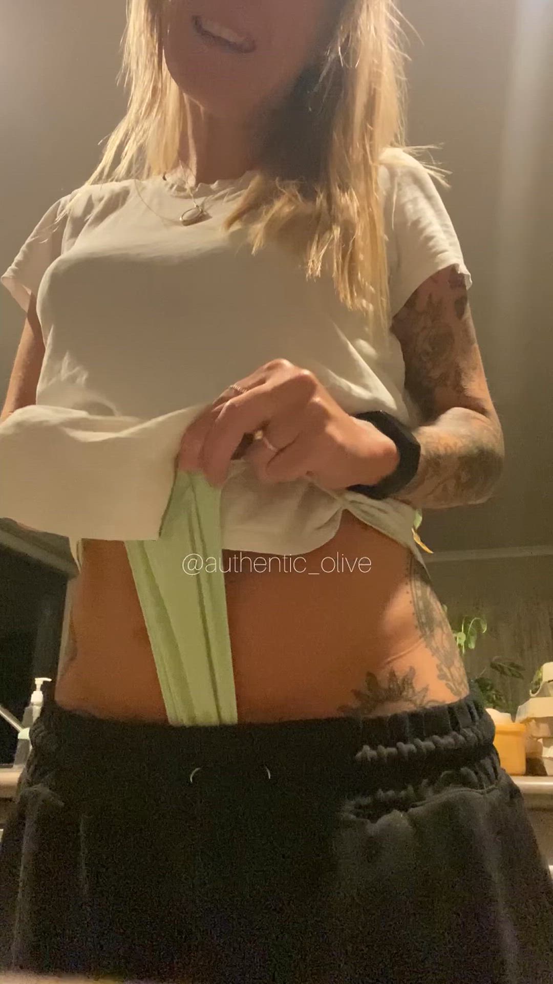 Belly Button porn video with onlyfans model o0live <strong>@authentic_olive</strong>