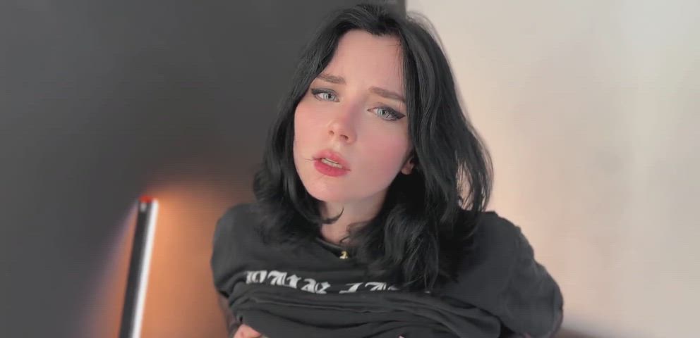 Solo porn video with onlyfans model SweetieFox <strong>@sweetiefox_of</strong>