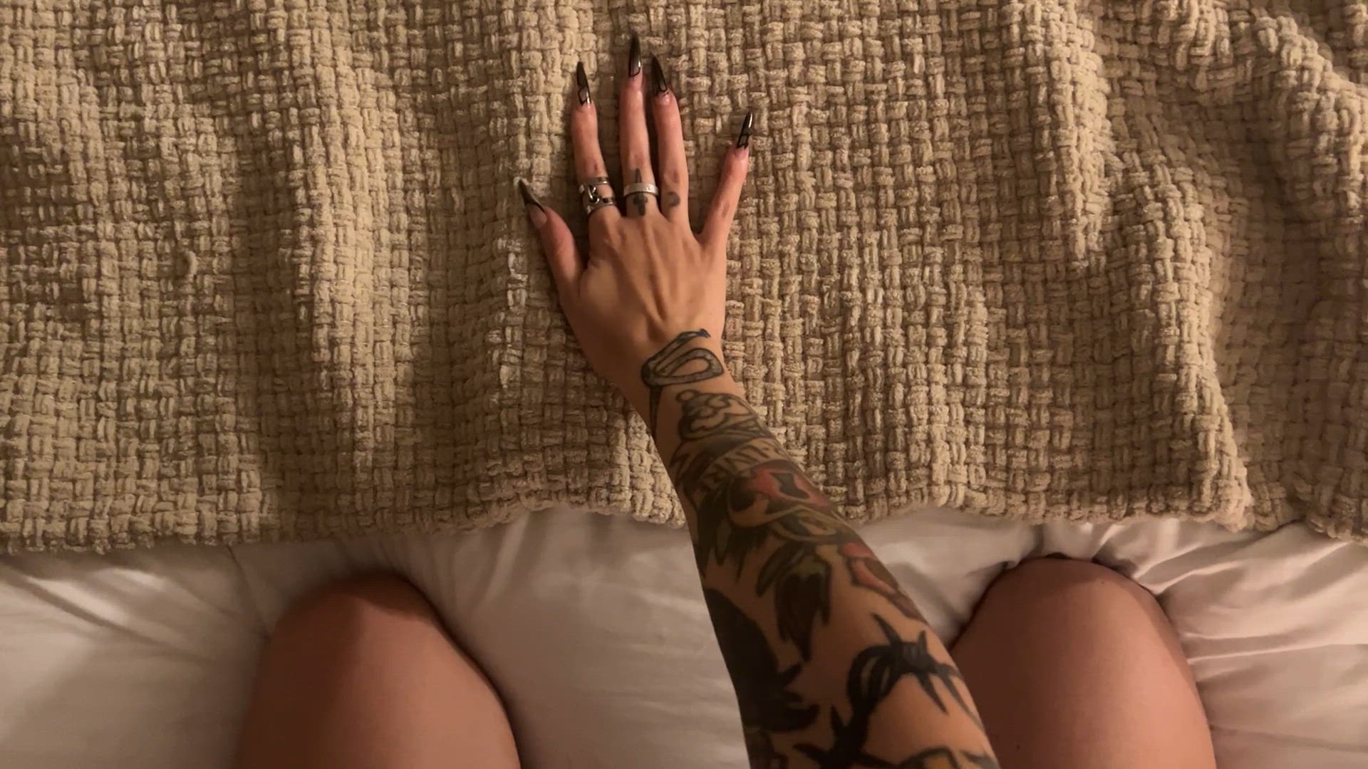 Solo porn video with onlyfans model vexxx444 <strong>@saintservitus</strong>