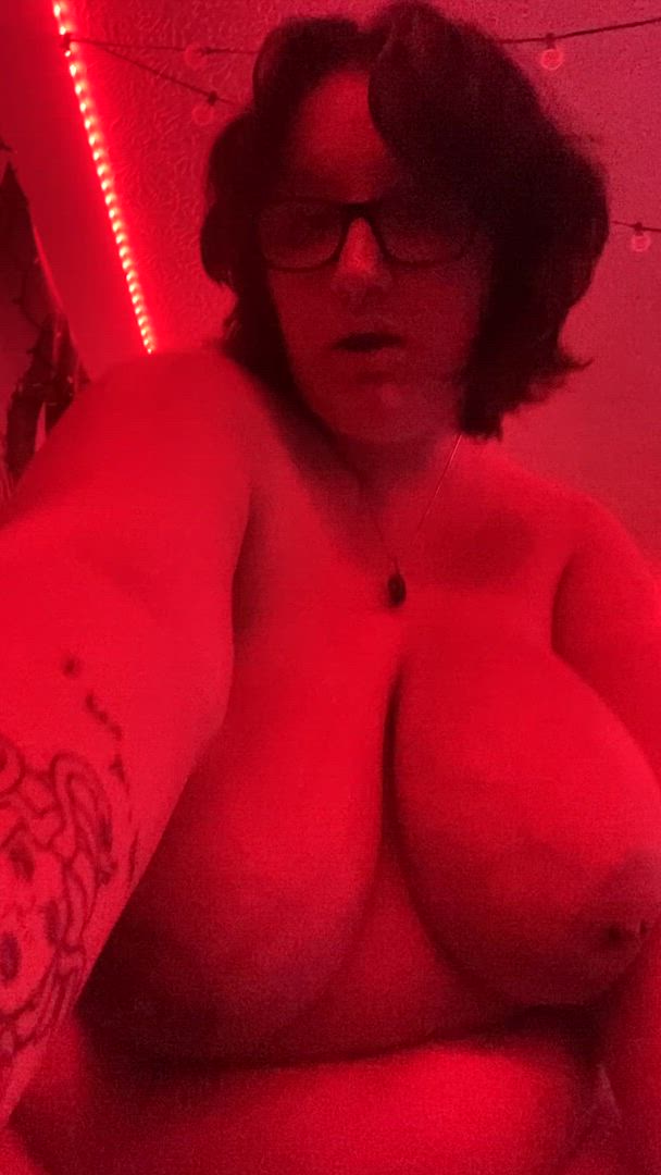 Big Tits porn video with onlyfans model poisonivyy04 <strong>@poison_ivyy04</strong>