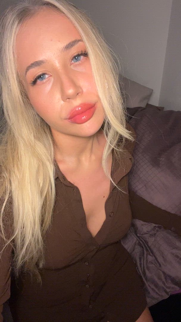 19 Years Old porn video with onlyfans model hollydoly🪽 <strong>@hollydoly</strong>