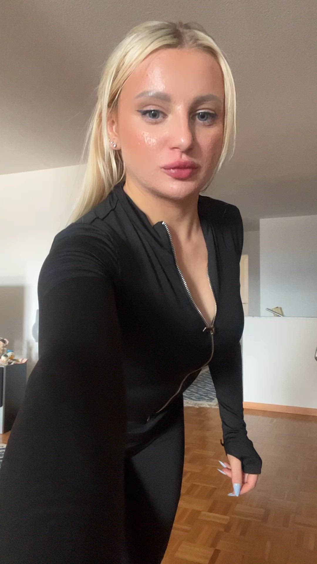 Blonde porn video with onlyfans model juliaxsecrets <strong>@juliaxsecrets</strong>