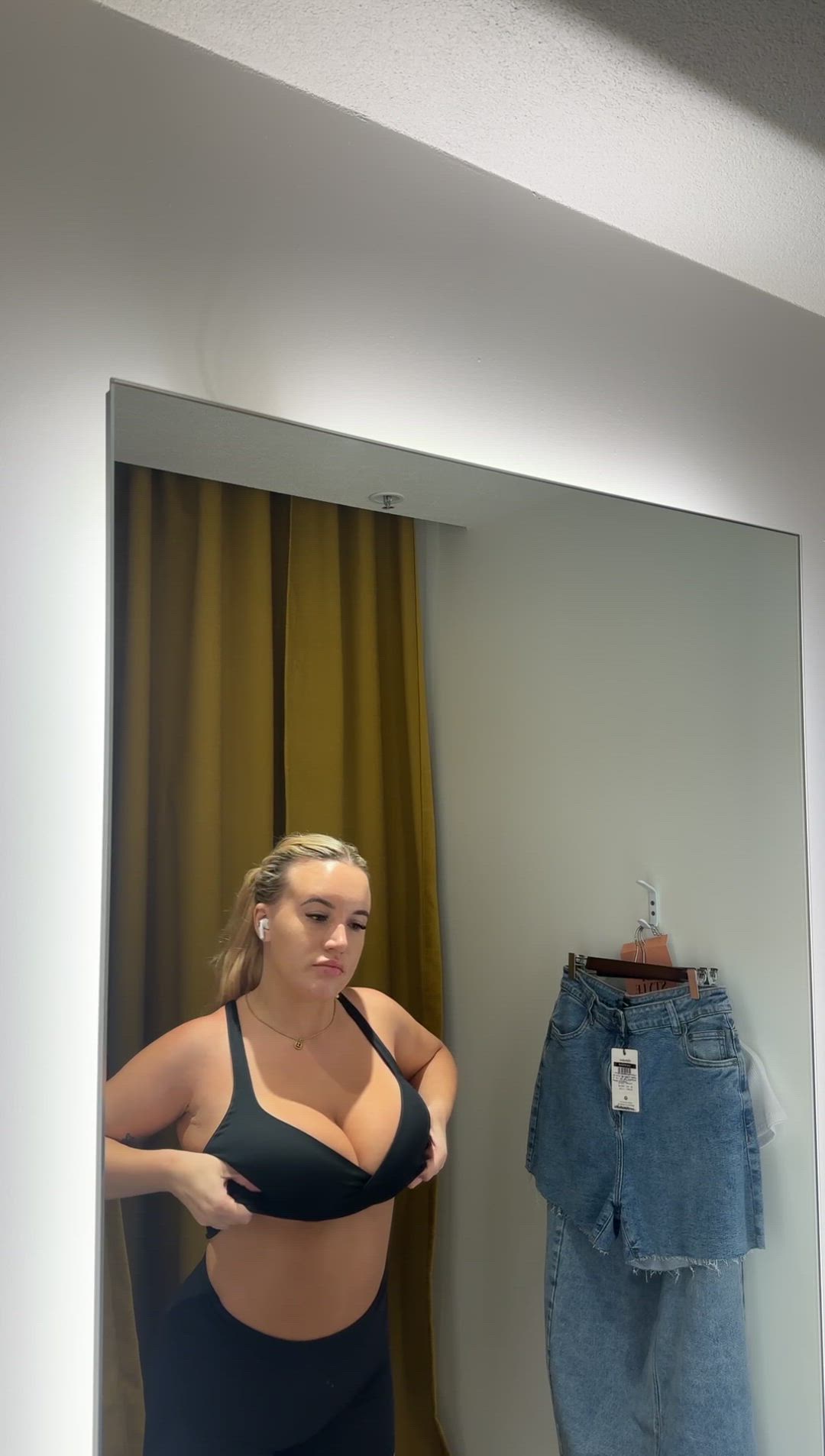 Big Tits porn video with onlyfans model Isisxox <strong>@isisxox</strong>