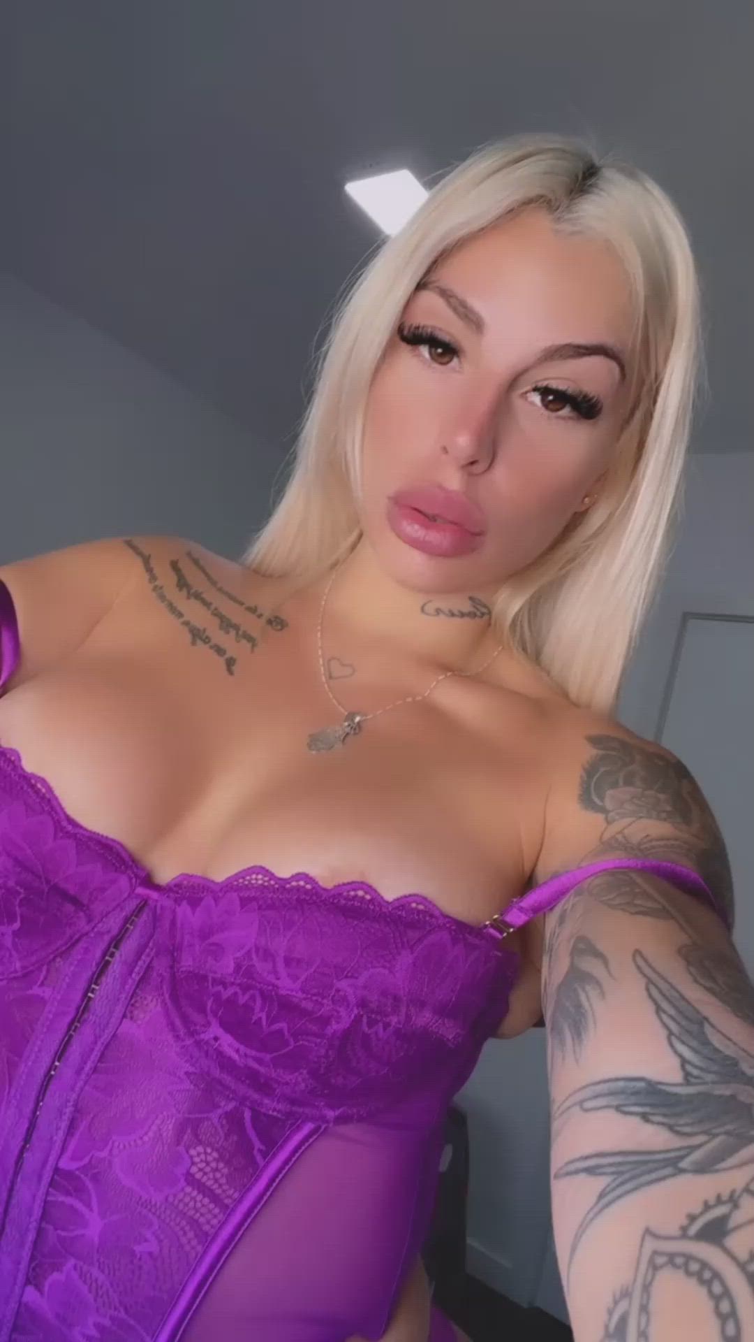 Ass porn video with onlyfans model adrianasky3 <strong>@adriana_skye</strong>