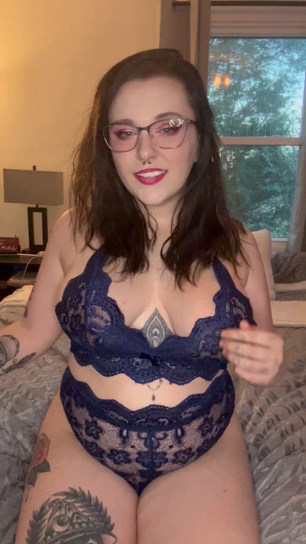 Big Tits porn video with onlyfans model Olivia <strong>@vintagebarbiex</strong>