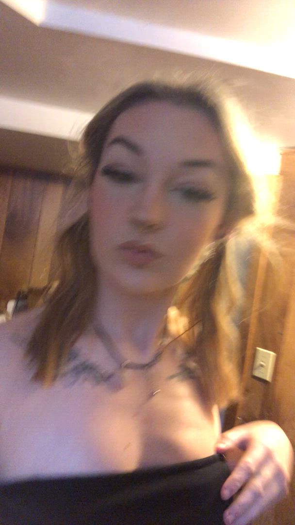 Amateur porn video with onlyfans model 18kittybabe <strong>@zoekitty18</strong>