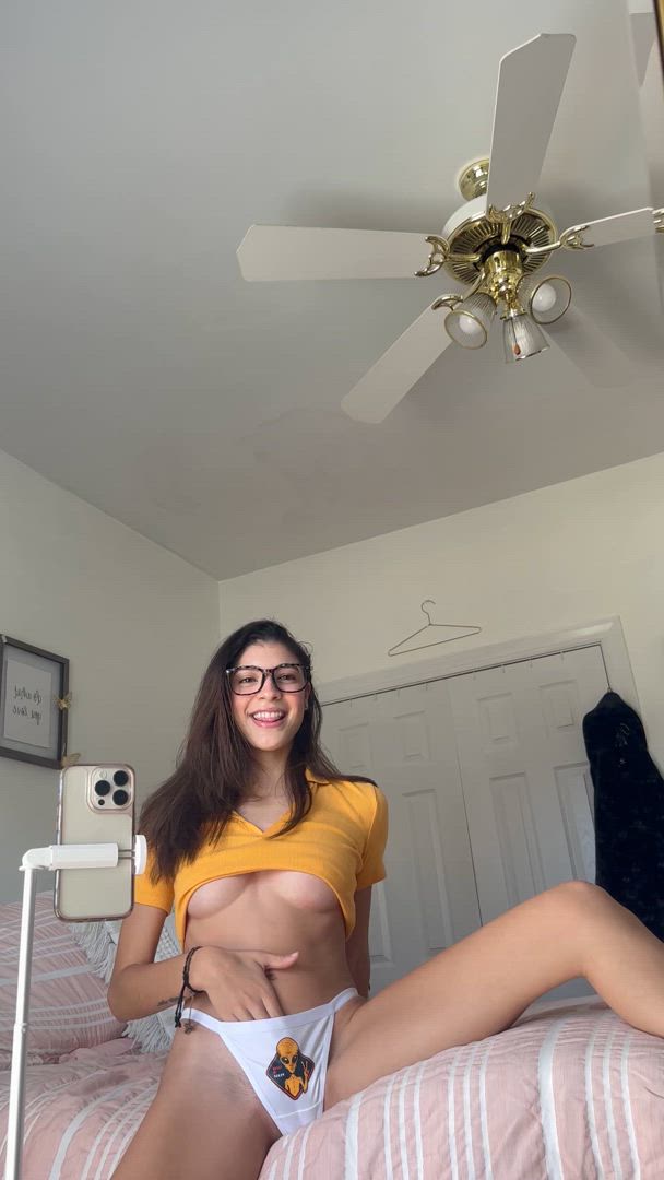 Teen porn video with onlyfans model Ally 💗 <strong>@allybean</strong>