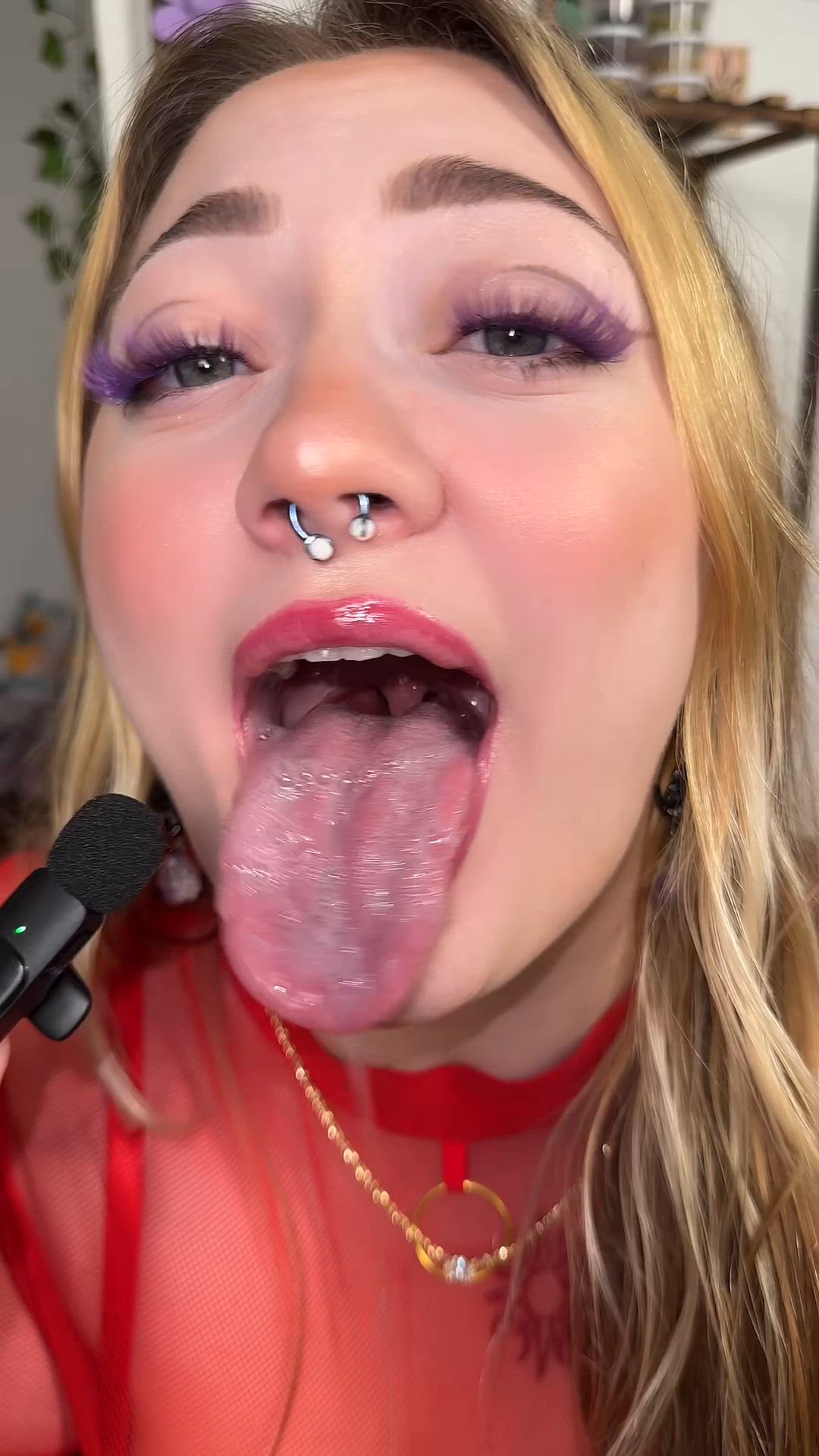 Spit porn video with onlyfans model kween1322 <strong>@strawberrykween</strong>